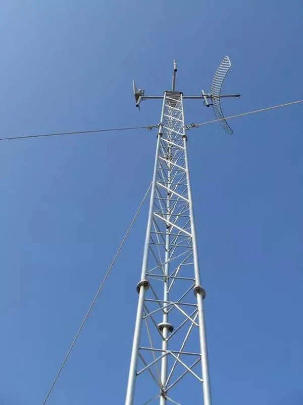 Guyed meteorological tower fitted with crossarm wind instruments