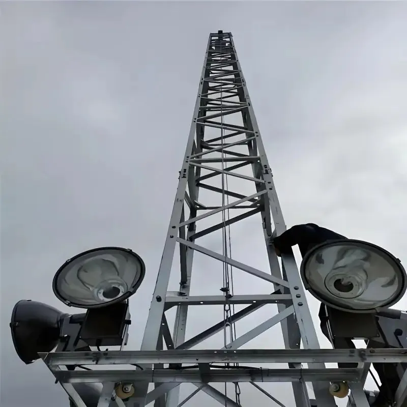 Lattice tower floodlight arrangement